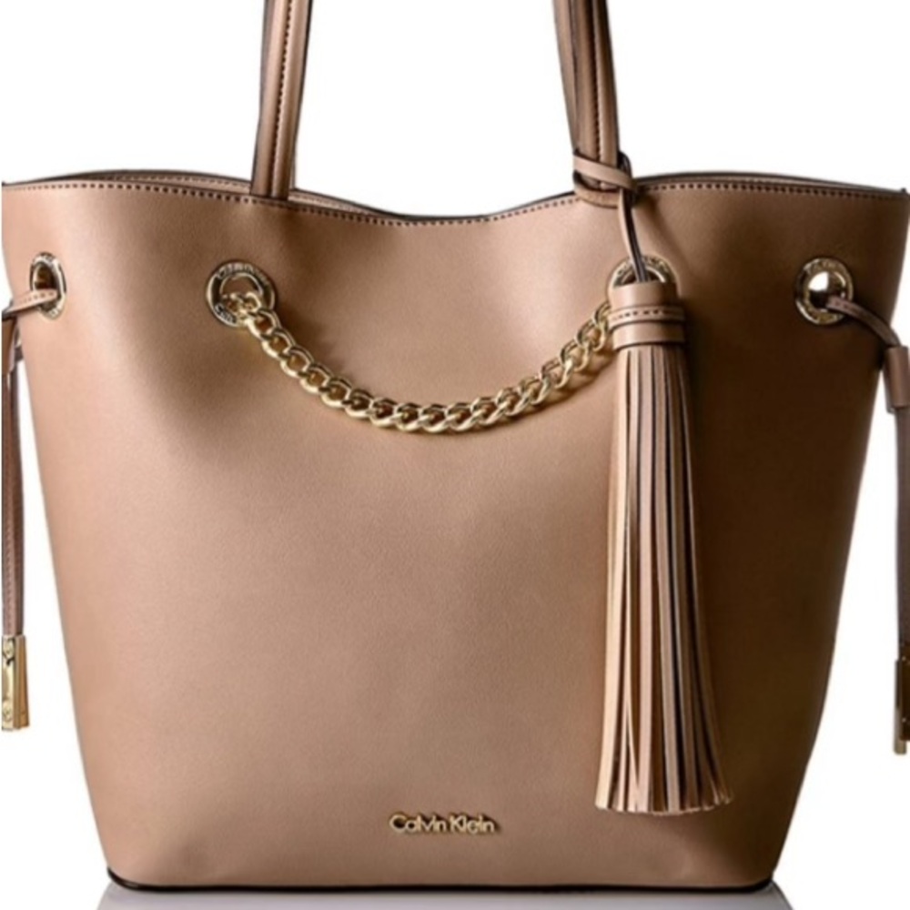 ISO !! calvin klein tote bag | large | tassel | tan